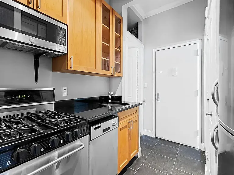 410 E 13th St #2B — Photo 5
