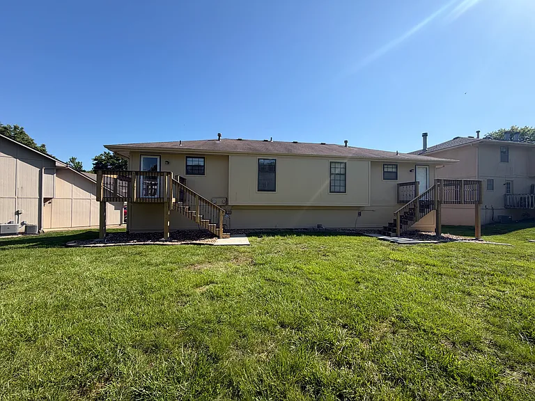228 NW Waterwheel Ct — Photo 23