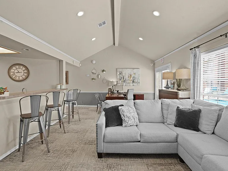 Persimmon Square Apartments — Photo 6