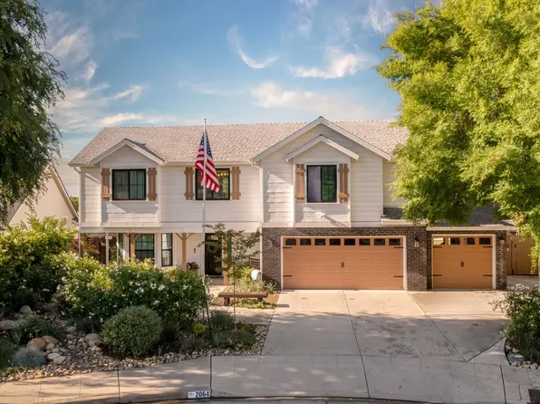 2064 Spruce Ave, Clovis, CA 93611