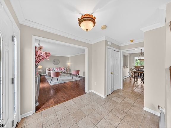 5th image of 20 Willow Grove Ct