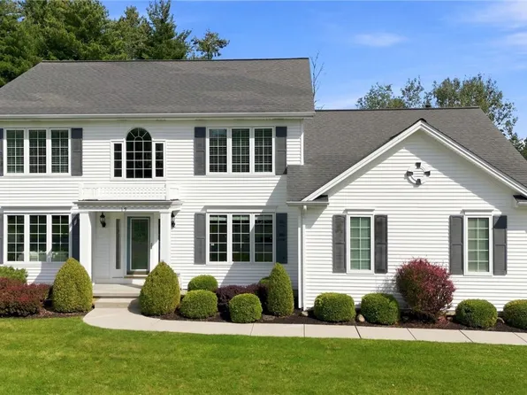 19 Ponderosa Ct, Orchard Park, NY 14127