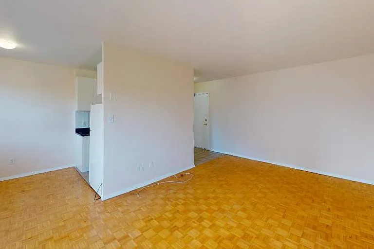 506 Danforth Rd #BACHELOR DEN — Photo 13