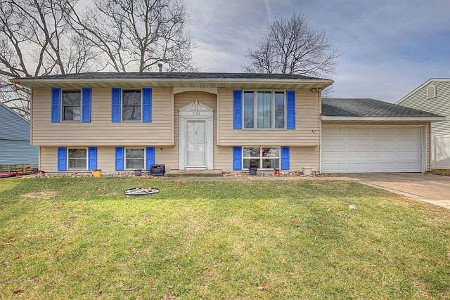 3109 W William St photo 1
