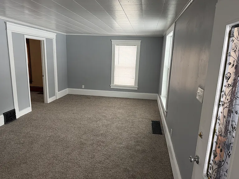 1434 S Linden Ave — Photo 9