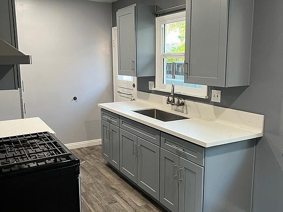 3rd image of 5944 Camellia Ave #14