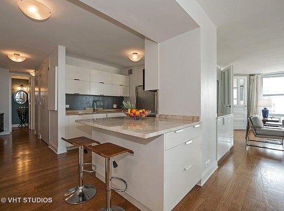 5th image of 777 N Michigan Ave APT 3301