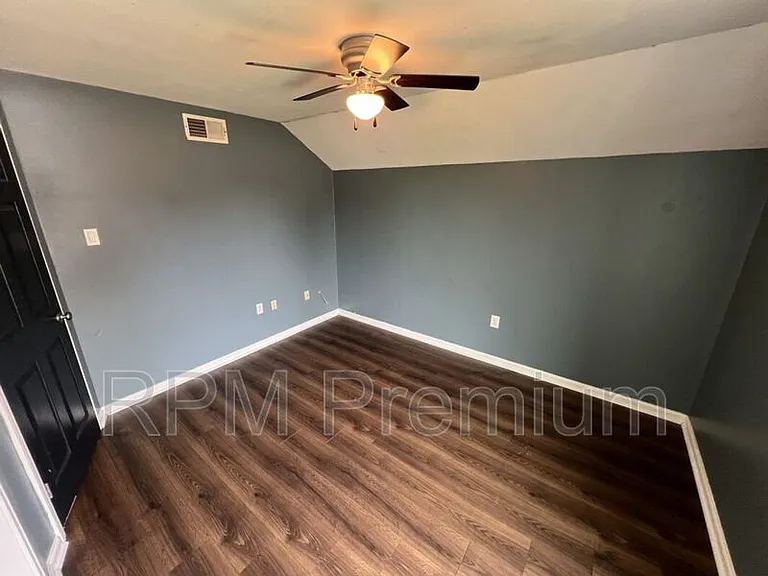 8725 Fairoaks St — Photo 38