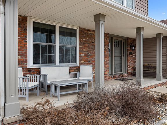 3rd image of 919 Wellington Dr