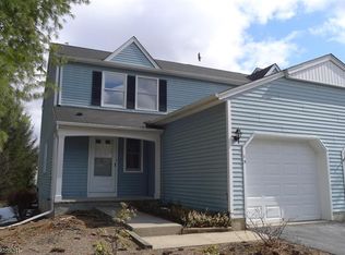 15 Carriage Ln #15, Newton, NJ 07860