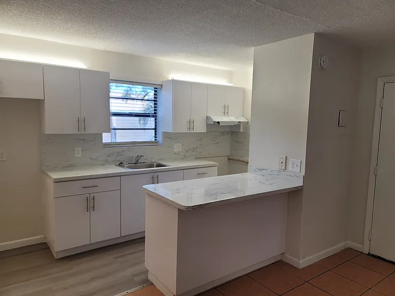 1041 SE Monterey Rd #B — Photo 2
