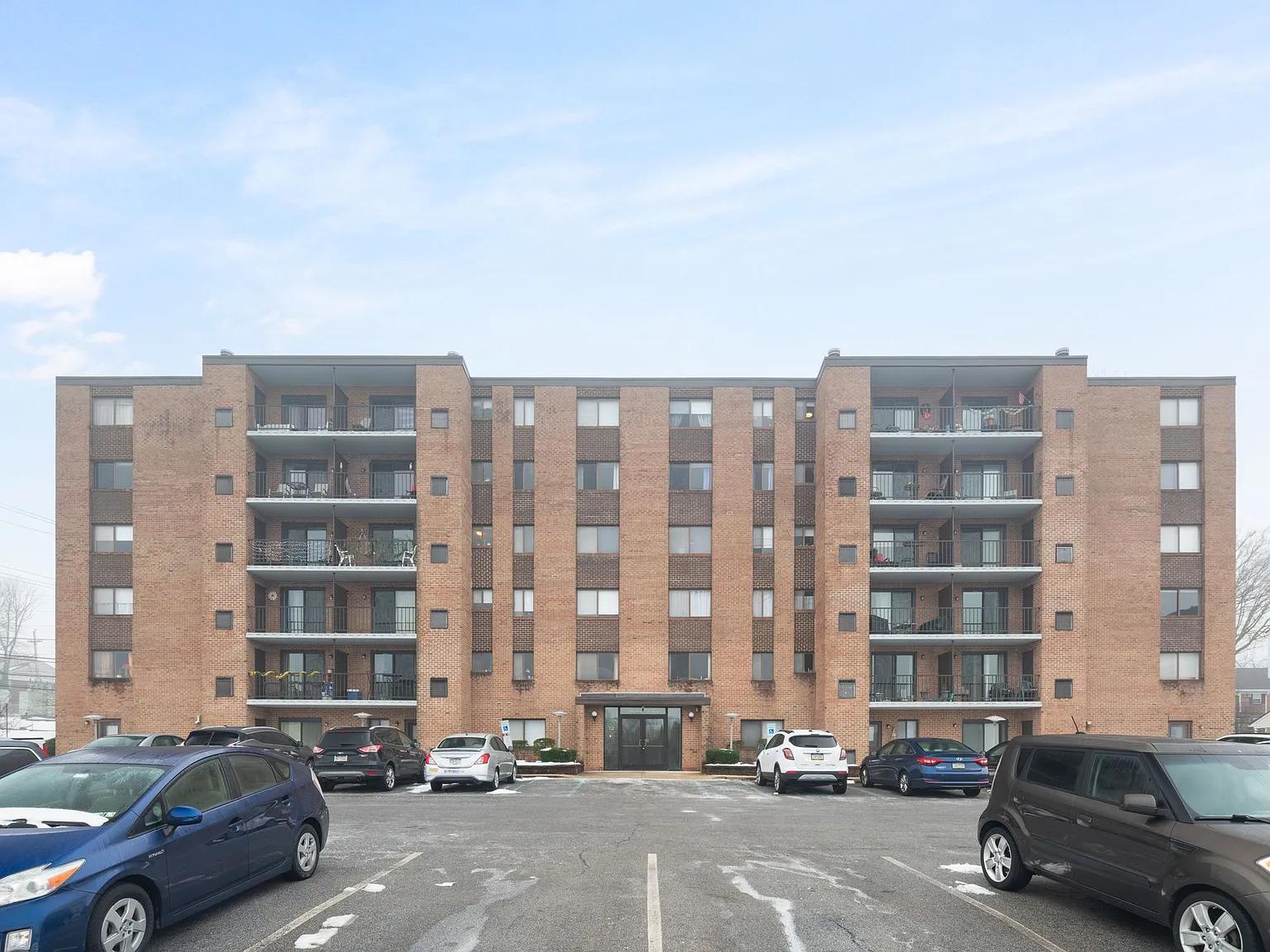 2 bed, 800 sqft, $1,900 — Photo 1