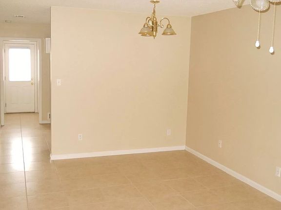 4th image of 6000 Susan Cir APT A