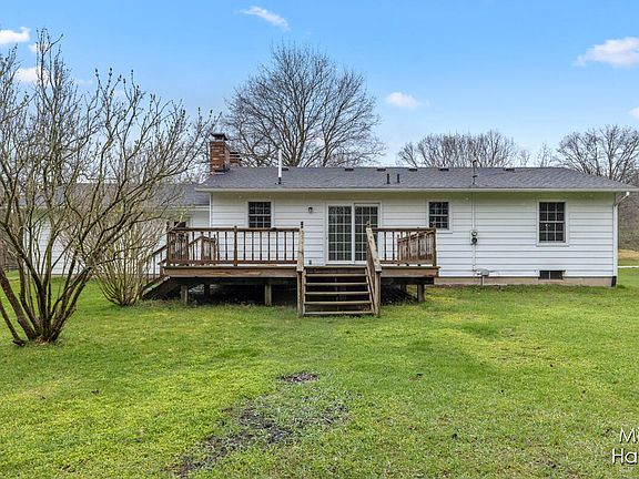4th image of 3296 Grand River Dr NE