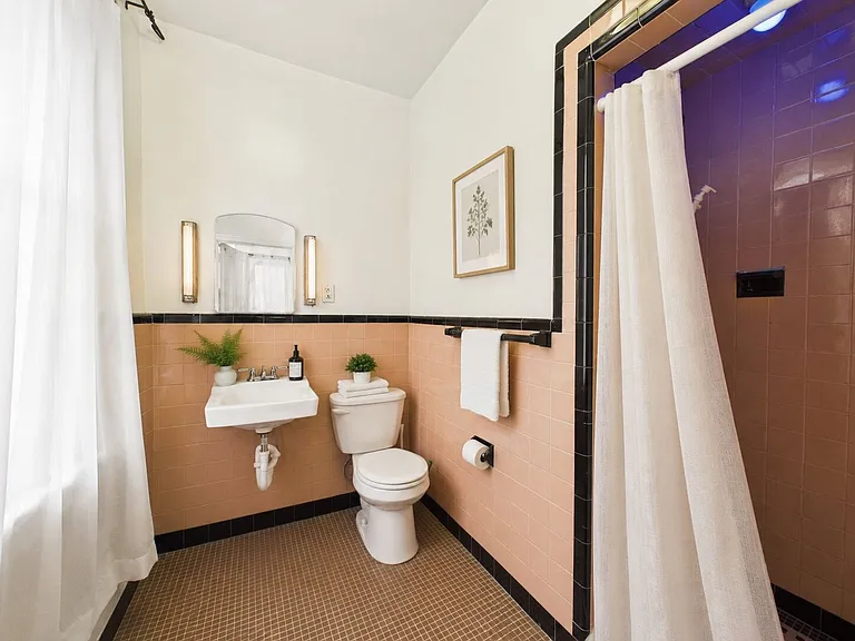 2200 Fairmount Ave — Photo 6