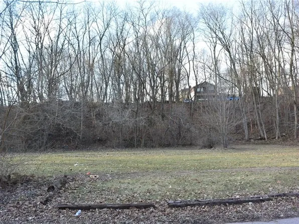 W Summit St, Barberton, OH 44203