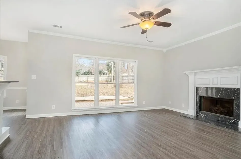 4 bed, 2.5 bath, 2433 sqft, $2,995 — Photo 2