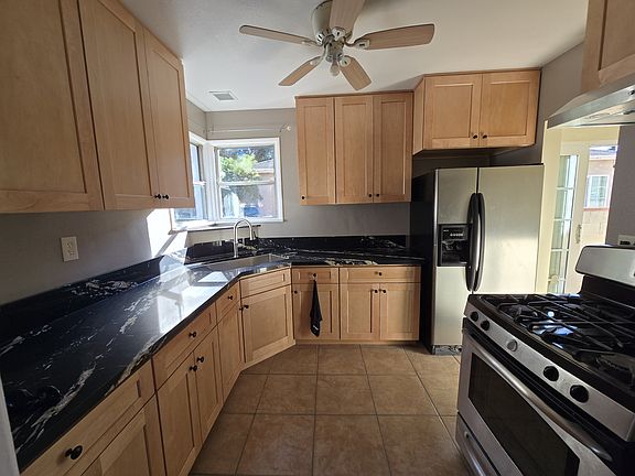 4th image of 8217 Hazeltine Ave