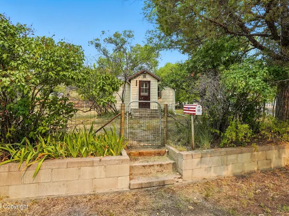 135 E Wentworth St, Newcastle, WY 82701