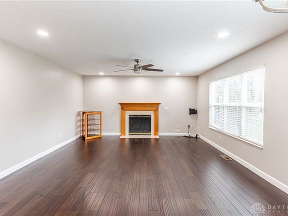 5th image of 91 Hillcrest Dr