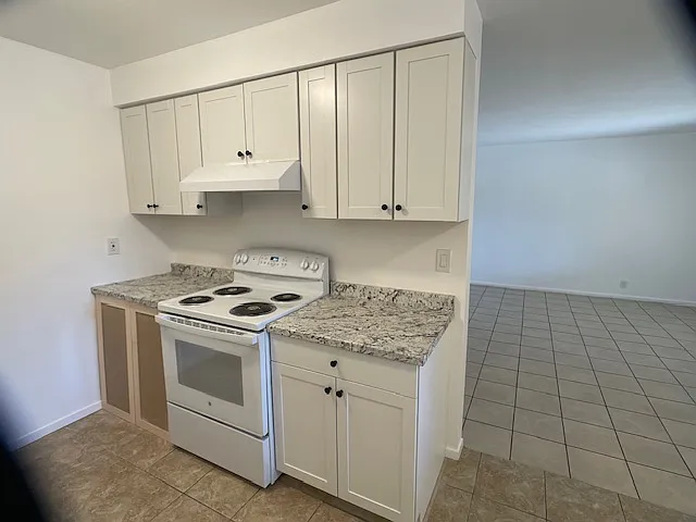 5305 S J St #5 — Photo 3