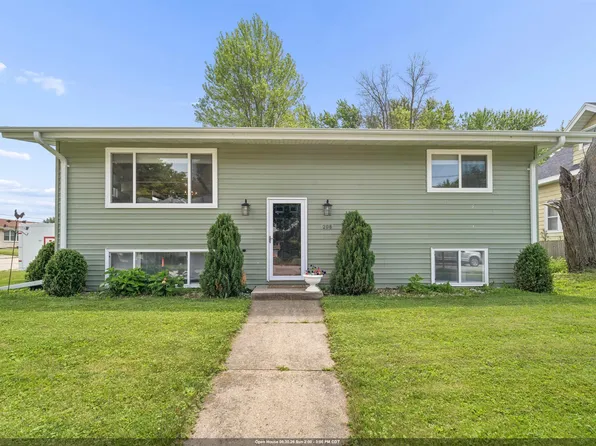 208 E Burdick St, Black Creek, WI 54106