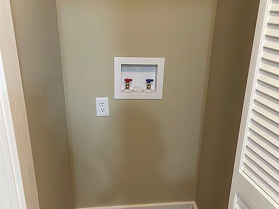4th image of 17 N Alicia Dr