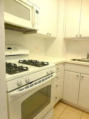 Rented by Keller Williams NYC | media 8