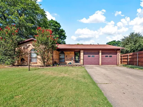 205 Bowles Ct, Hurst, TX 76053