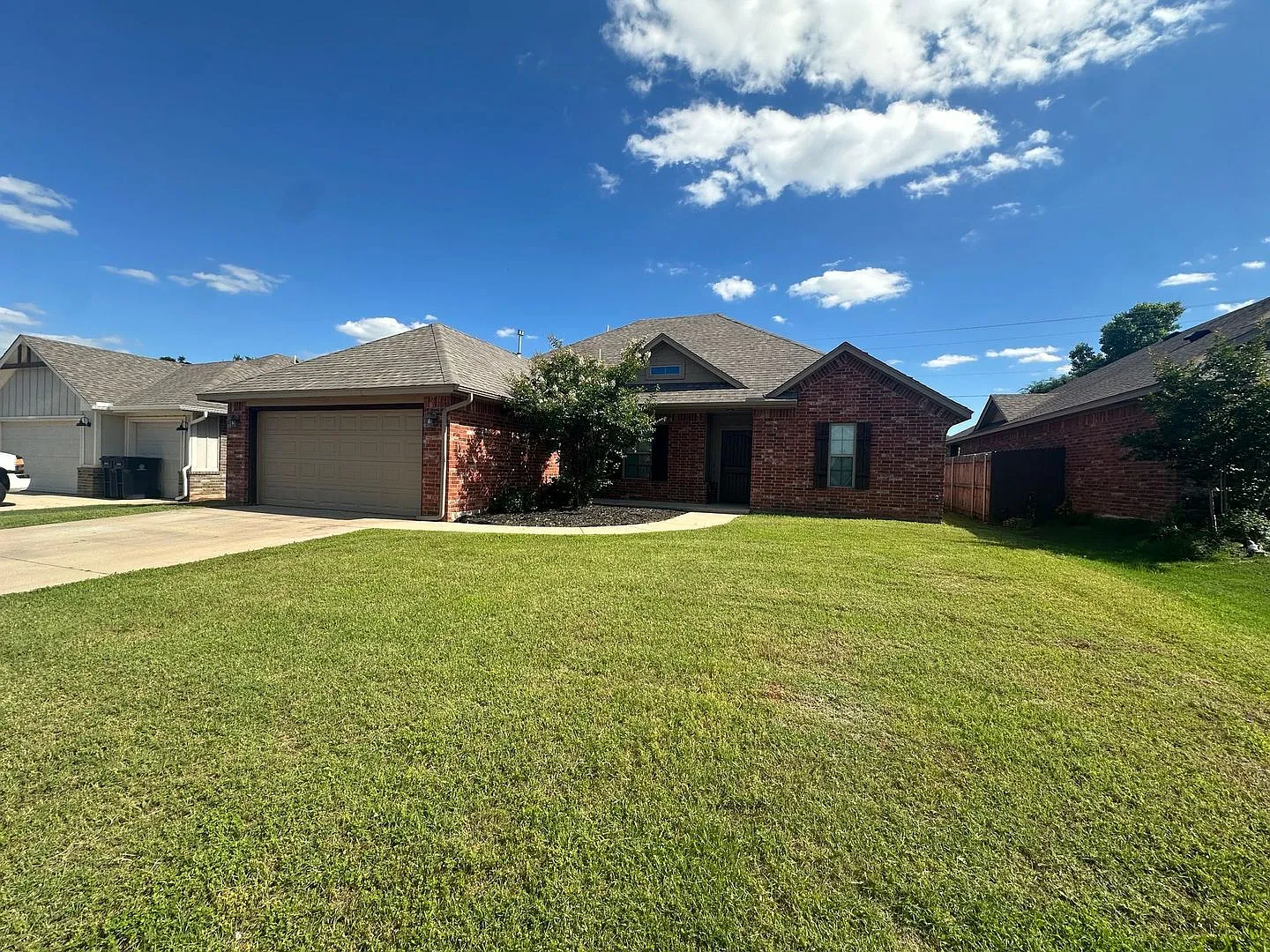 4 Bedroom 2 Bath 2 Car Garage Yukon *Mustang Schools* — Photo 1
