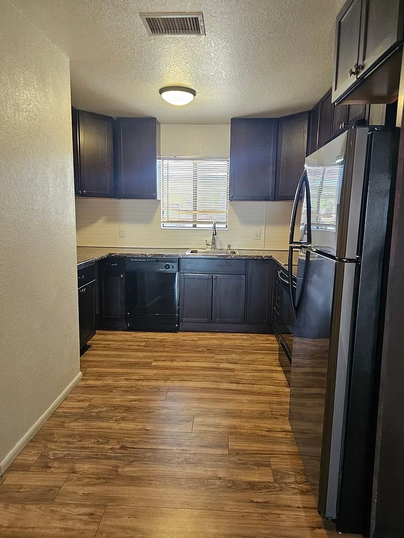 2BR 2BA Condo ready for move in! — Photo 4