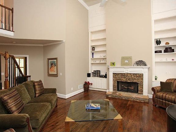 4th image of 300 Kincardine Way