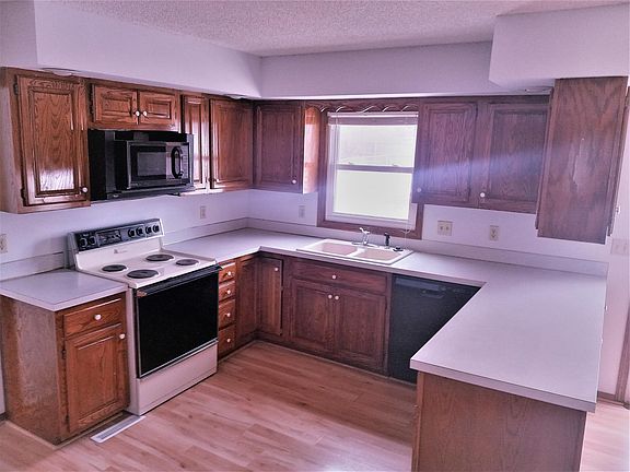 5th image of 6521 S 30th St