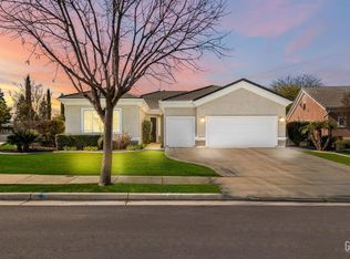 5700 River Birch Dr, Bakersfield, CA 93306