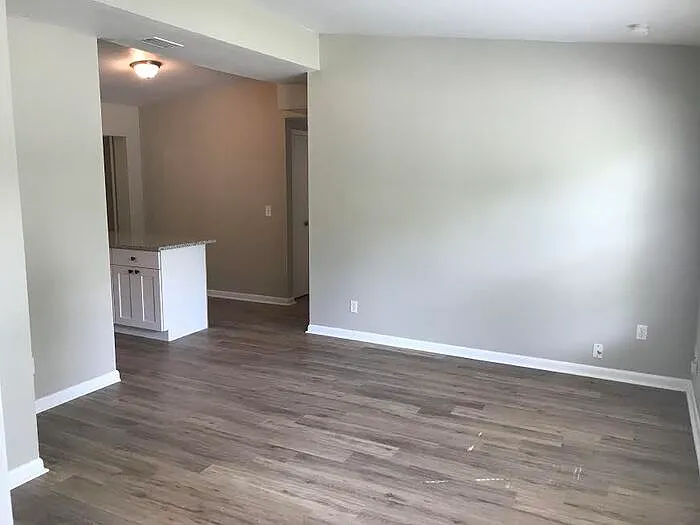 8502 Buckingham Rd — Photo 5