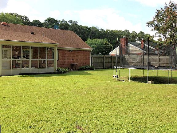 3rd image of 601 Edlon Park Dr
