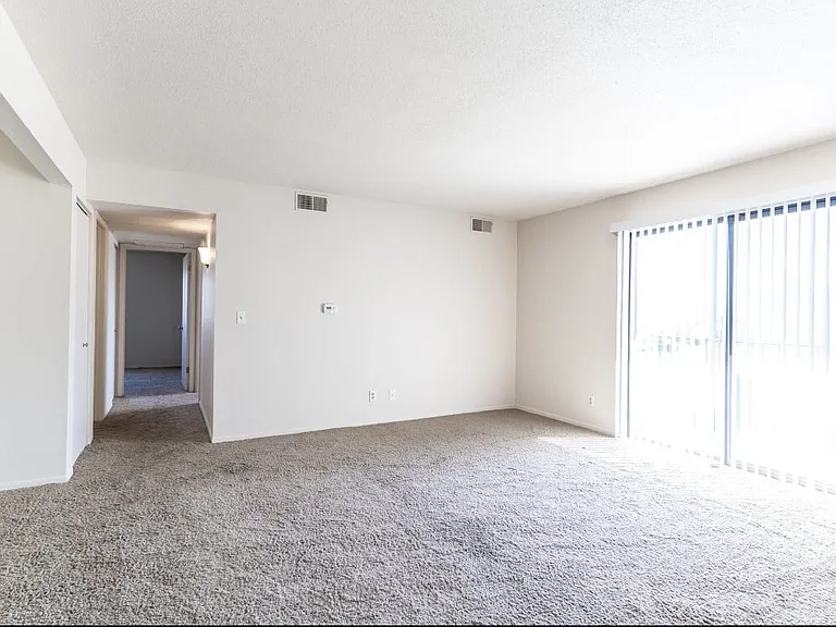 2700 W Forrest Hill Ave — Photo 5