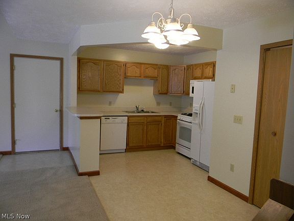 5th image of 706 N Creek Dr