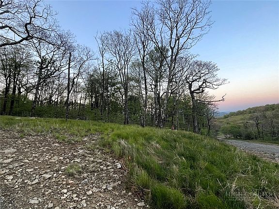 4th image of 2 Acre Spur Lane
