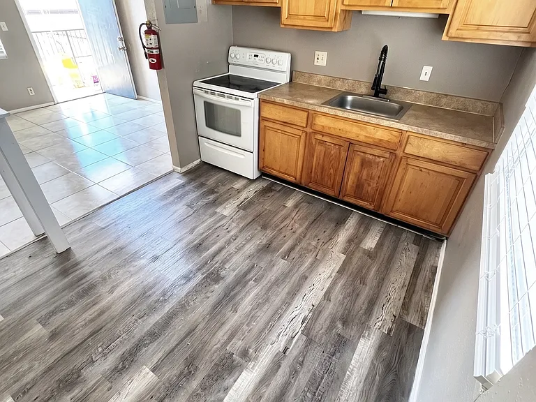 5261 Alhambra Dr #7 — Photo 5