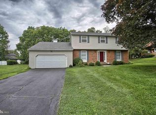 1011 Sadler Dr, Carlisle, PA 17013