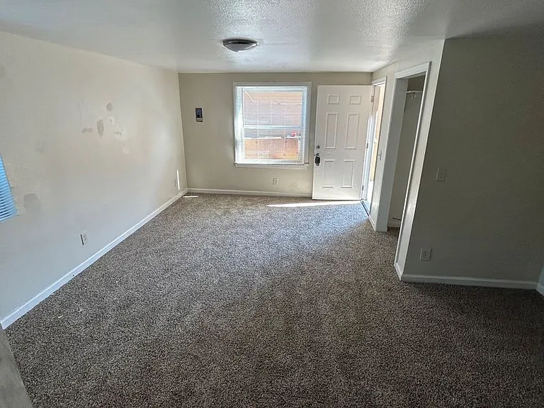 341 Menker Ave — Photo 3