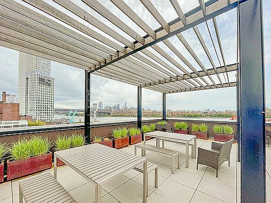 5th image of 61 Metropolitan Ave #317
