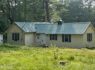 103 Squaw Hollow Trl, Dingmans Ferry, PA 18328