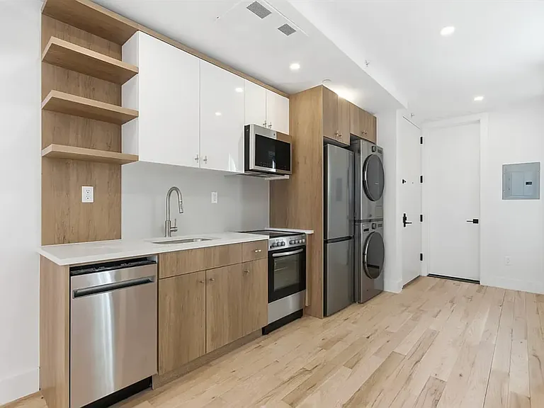 376 Montgomery St #2B — Photo 3