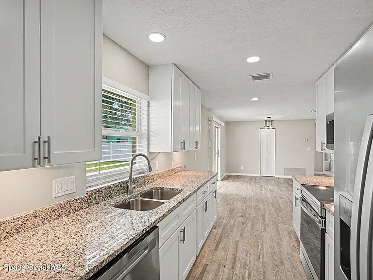 2222 Lucille Ln — Photo 8