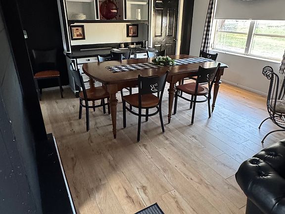 4th image of 2955 Aspinwall St