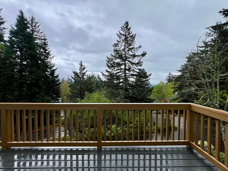 Remodeled 3BR in Mountain Park | Primary Suite + Deck | Lake Oswego — Photo 5