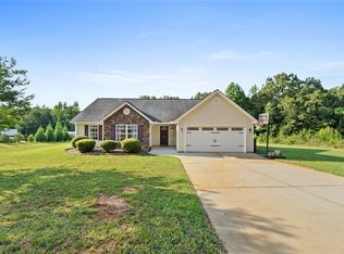 119 Foster Rd, Williamston, SC 29697