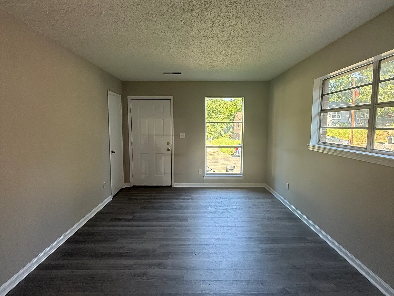 3 bed, 1044 sqft, $1,200 — Photo 2